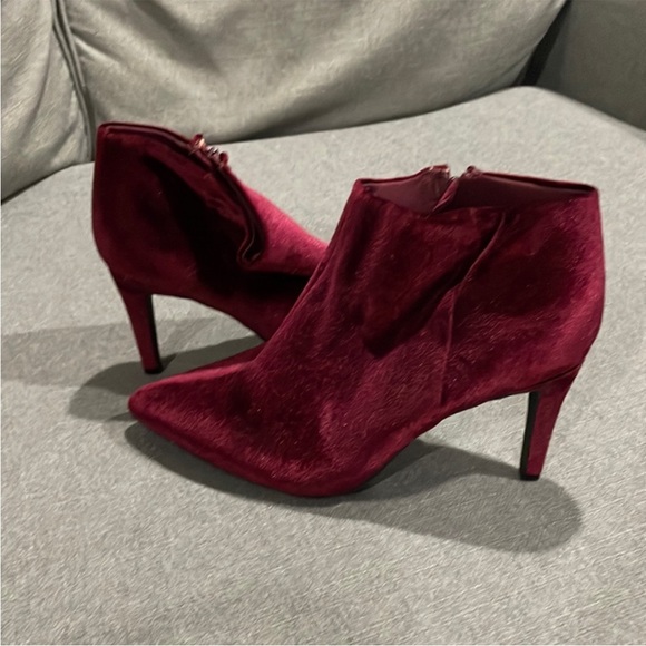 OLD NAVY MARION WINE COLOUR VELOUR POINTY TOE HIGH HEELS BOOTIE SIZE 8 - Picture 3 of 11